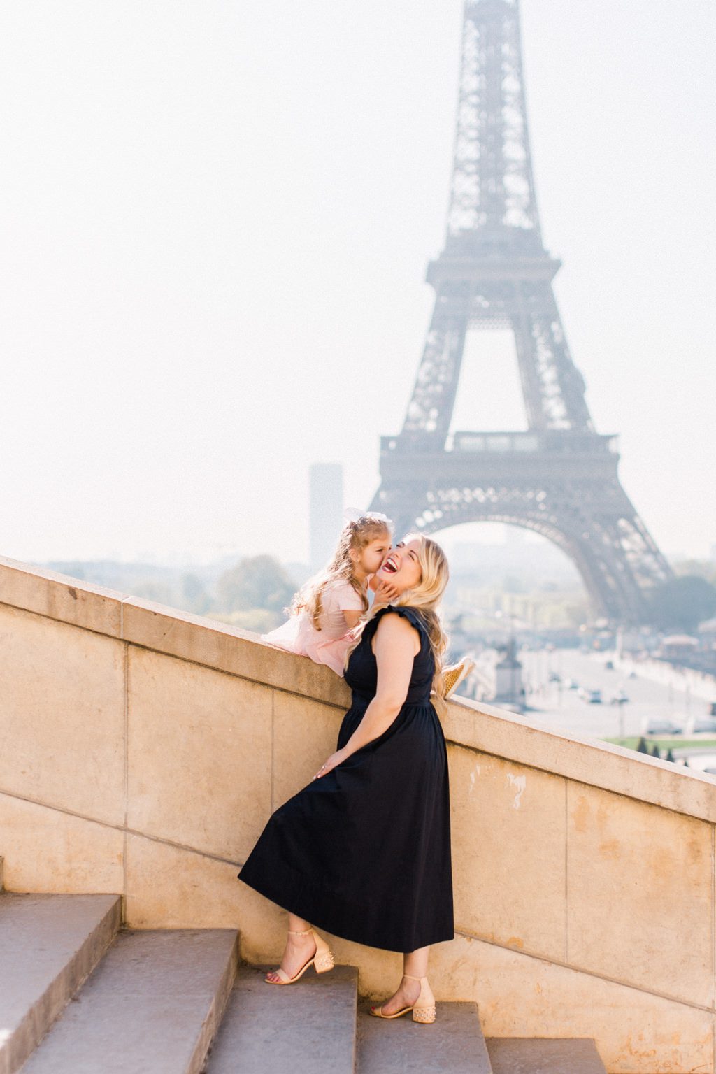 séance photo famille lifestyle mere fille tour eiffel photographe famille