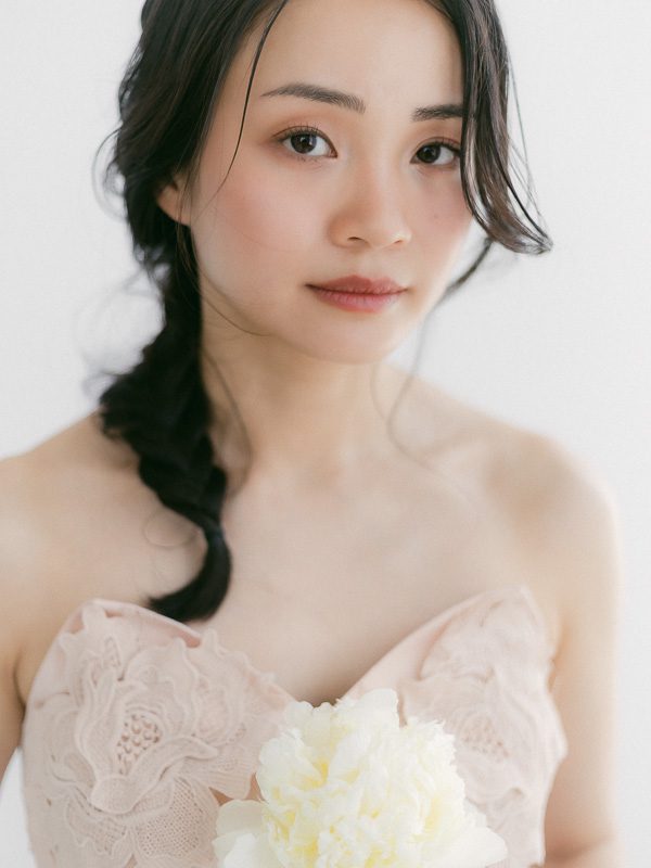 Portrait de femme réalisé en lumière naturelle par Camy Duong à Paris