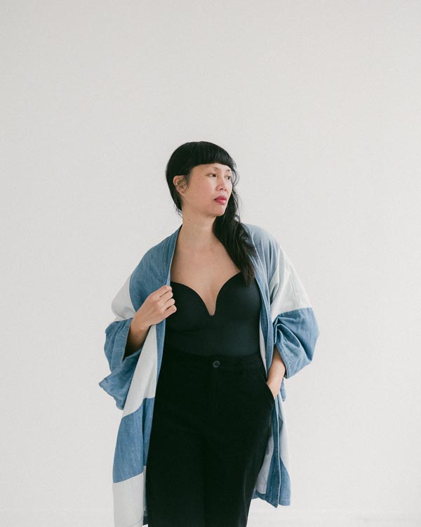 Portrait de femme corporate personal branding réalisé en lumière naturelle par Camy Duong à Paris