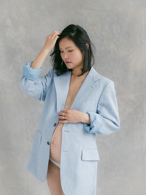 Portrait de femme maternité grossesse réalisé en lumière naturelle par Camy Duong à Paris